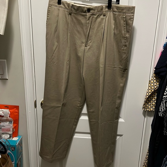 Dockers Easy Khaki - Picture 1 of 6
